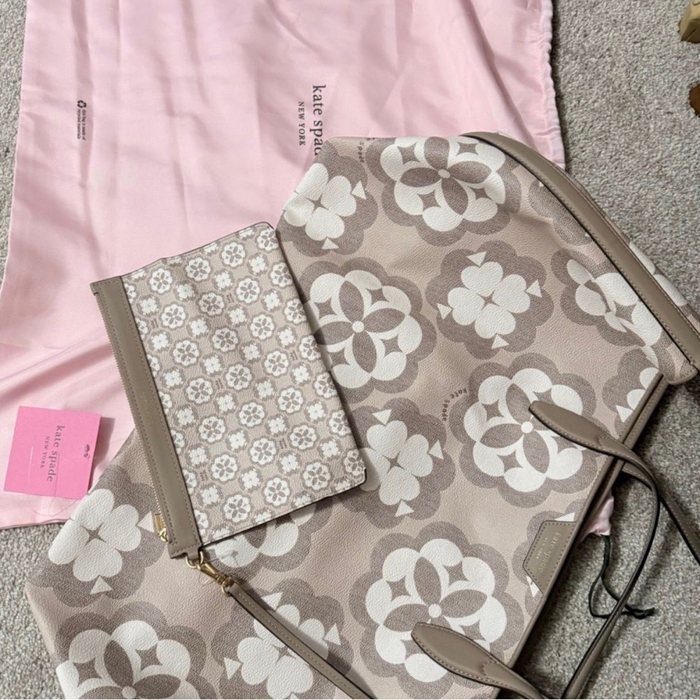 New Kate Spade Beige and White Floral Tote